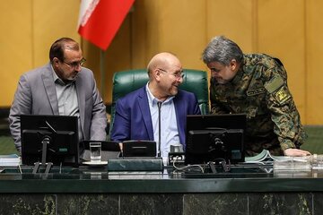 عکسی از لباس نظامی یک نماینده مجلس در صحن علنی