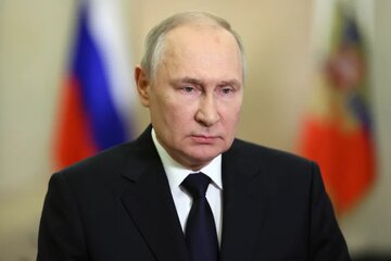 لکه مشکوک روی سر پوتین؛ حال رهبر روسیه خوب نیست؟ / عکس