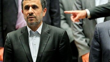 محمود احمدی نژاد در فرودگاه مکزیکوسیتی /عکس یادگاری با این زنان حاشیه ساز می شود؟
