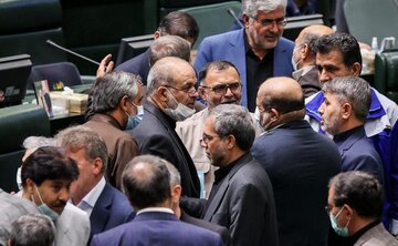 نفوذ محسوس احمدی نژادی ها و پایداری ها در هیات اجرایی انتخابات /مانع جدید پیش روی اصلاح طلبان و اعتدالیون