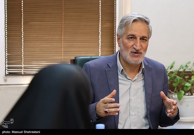 واکنش سردار قاسم سلیمانی با دیدن عکسش روی جلد یک مجله/ چرا برخی از مدافعان حرم غریبانه تشییع شدند؟