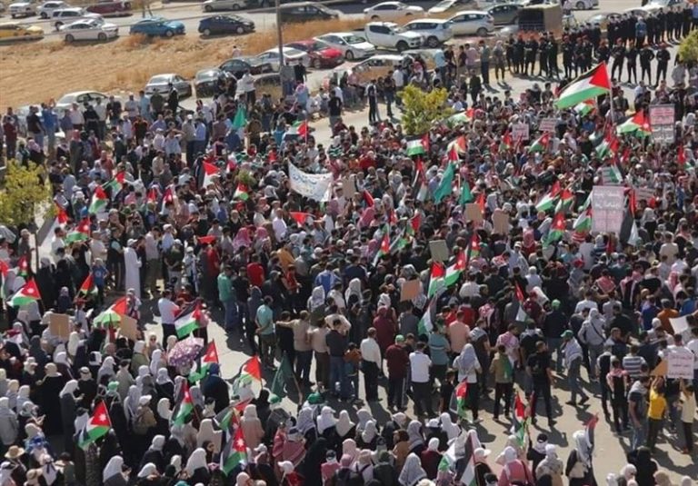 چهاردهمین روز «طوفان الاقصی»| تظاهرات گسترده ضدصهیونیستی در کشورهای عربی/ مواضع اسرائیل هدف مقاومت لبنان قرار گرفت/ خروش مصریان برای بازگشایی گذرگاه رفح