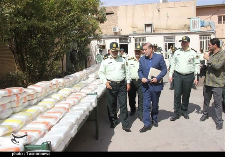 کشف ۳ تن و ۷۱۰ کیلو مرفین از یک کامیون در کرمان/ ۶ متهم دستگیر شدند + تصاویر