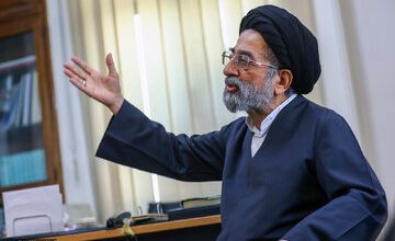 کنایه موسوی لاری به جبهه پایداری: تقدیر انتخابات را دست گرفتند/خوشحالند مردم پای صندوق رای نیایند/ رویه‌های غیرقانونی شورای نگهبان الان قانونی شده است
