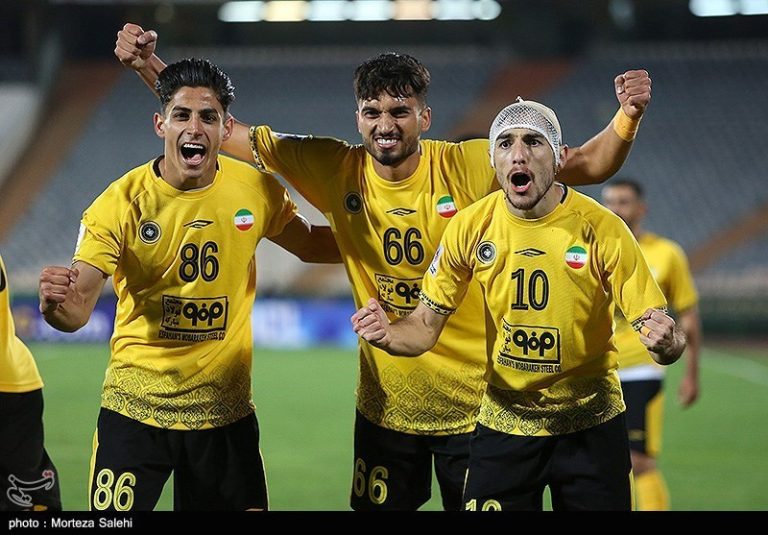 برتری سپاهان مقابل آلمالیق در پایان نیمه نخست