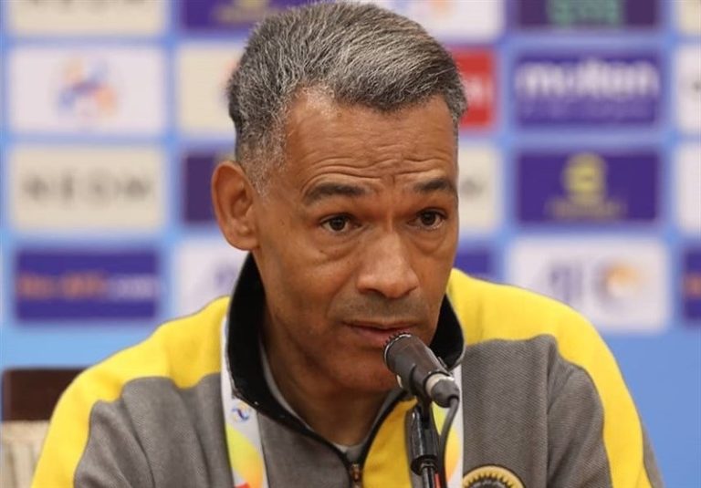 مورایس: هواداران استقلال و پرسپولیس به ورزشگاه بیایند/ ناچارم به مسئولان AFC اعتماد کنم