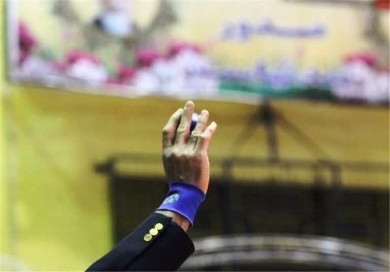 کنترل درجه داوران بین المللی کشتی ایران در رقابتهای قهرمانی کشور