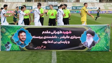 گرامیداشت شهید طهرانی مقدم در حاشیه مسابقه پیکان – شمس آذر/ صحبت درگوشی خطیبی با داور + تصاویر