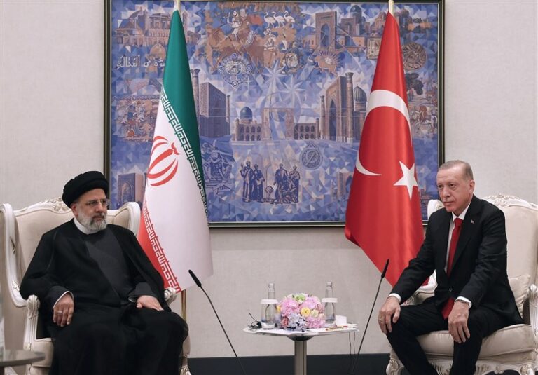 استقبال رسمی اردوغان از رئیسی در کاخ «آقسرای»