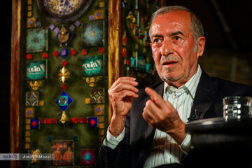 الویری: سختترین روزهای زندگیام را سپری میکنم /تردید ندارم جریانی خاص بهدنبال مشارکت حداقلی است /اقتصاد کشور گروگان سیاست خارجی شده است