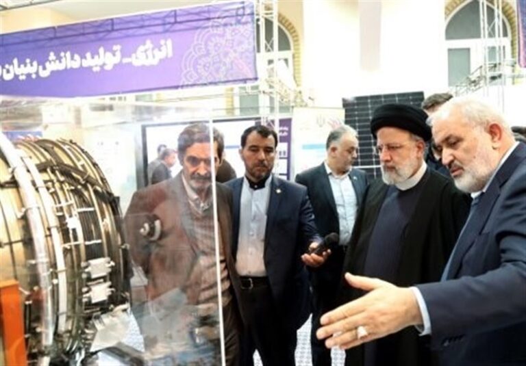 بازدید رئیسی از نمایشگاه توانمندیهای تولیدات داخل