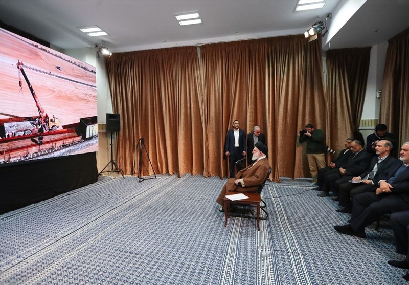 بازدید رهبر انقلاب از نمایشگاه توانمندیهای تولید داخل