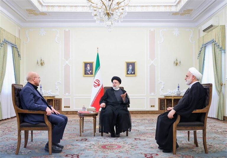 بررسی راههای تعامل دولت و محلس برای تصویب بودجه در جلسه سران قوا