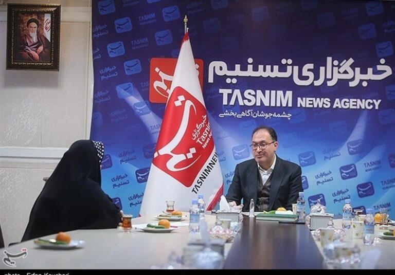 بررسی موانع و ضرورتهای خودکفایی کاغذ در میزگرد برگزیده های ایران؛ وزیر صمت هنوز برای کاغذ وقت نگذاشته/ «چوب» مواد اولیهای که کارخانه مازندران از آن محروم است