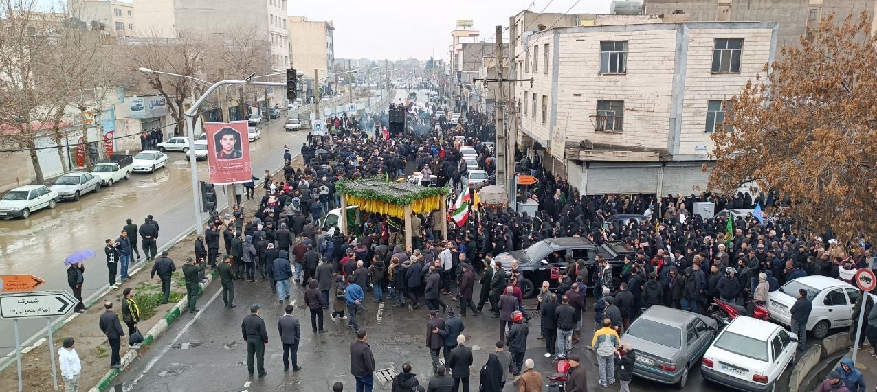 تشییع پیکر “سردار شهید حسین محمدی”/ آرام گرفتن شهید محمدی در کنار “شهید قربانخانی” در گلزار شهدای یافتآباد + فیلم و تصاویر