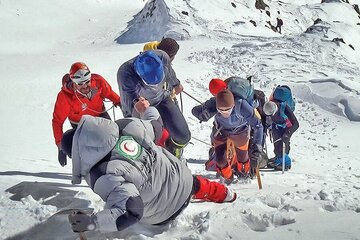 تلاش‌ها برای یافتن کوهنوردان مفقودی در ارتفاعات اشنویه ادامه دارد