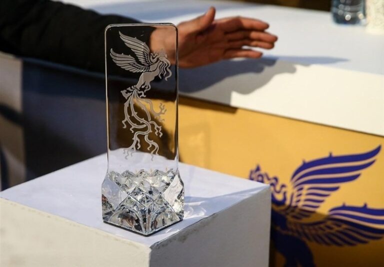 سوار بر قطار ۴۱ساله «جشنواره فیلم فجر»/ گریه، خنده، فریاد و حسرت برای سیمرغهایی که پر کشیدند! + فیلم