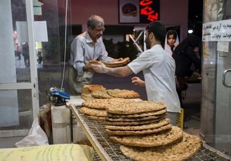 مشاور وزیر اقتصاد: معدود نانوایی متخلف هیاهو میکنند/ محدودیتی در فروش متعارف نان به مردم نداریم