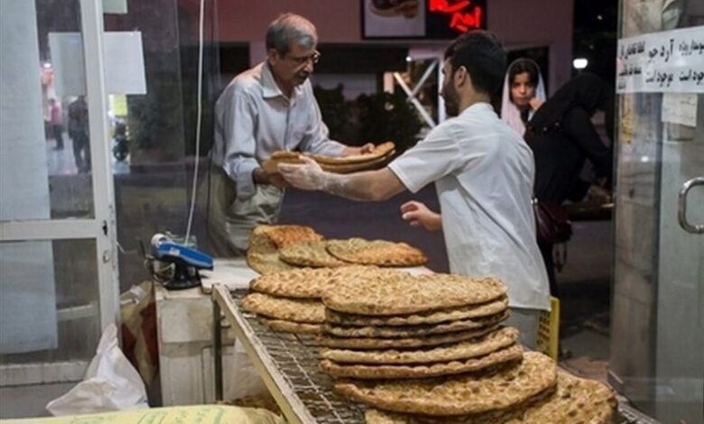 مشاور وزیر اقتصاد: معدود نانوایی متخلف هیاهو می‌کنند/ محدودیتی در فروش متعارف نان به مردم نداریم