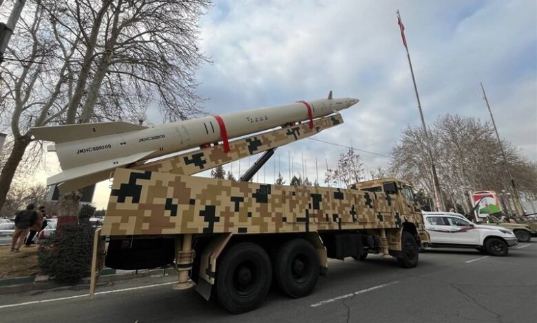 موشکهای بالستیک «خیبرشکن» و «قدر» در کنگره ۲۴هزار شهید تهران