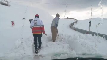 نجات مرد ۵۸ ساله در روستای امین آباد مهاباد از برف و کولاک