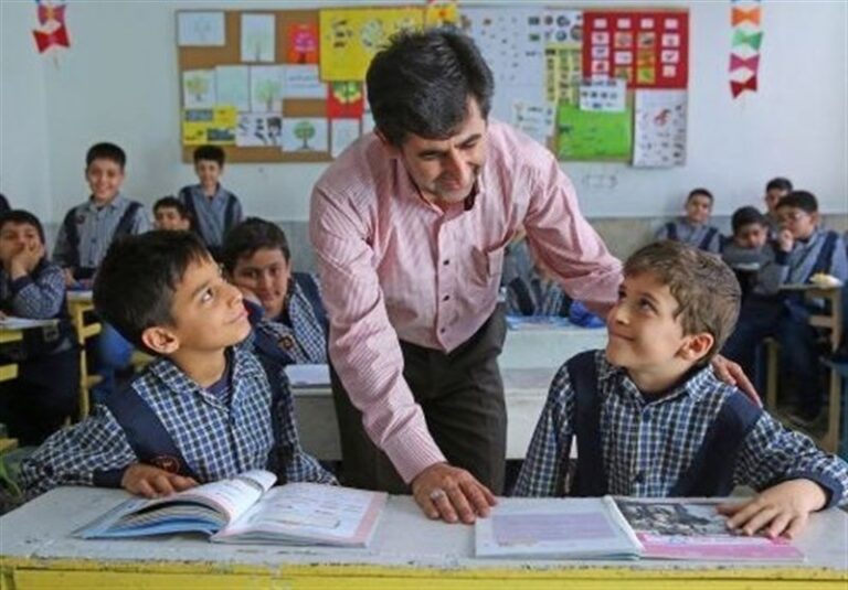 نظرات دانشآموزان در انتخاب “معلمان نمونه ۱۴۰۳” تأثیر دارد