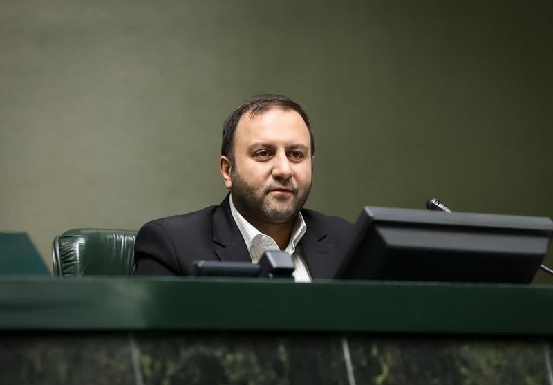 پیرهادی: انباشت وعدههای معطل مانده، مسئولان را متهم به ناکارآمدی میکند