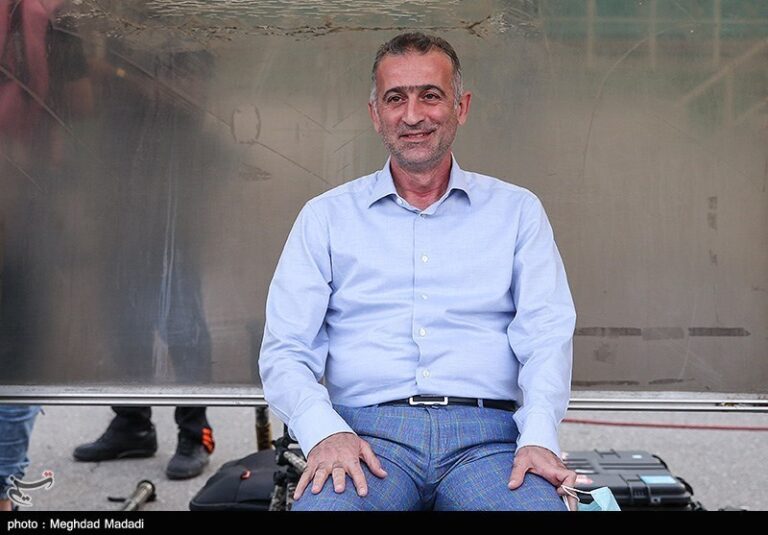 کمالوند سرمربی صنعت نفت آبادان شد