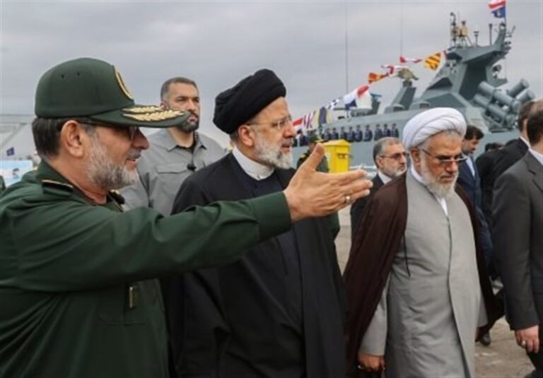 بازدید رئیسجمهور از نمایشگاه توانمندیهای نیروی دریایی سپاه پاسداران انقلاب اسلامی