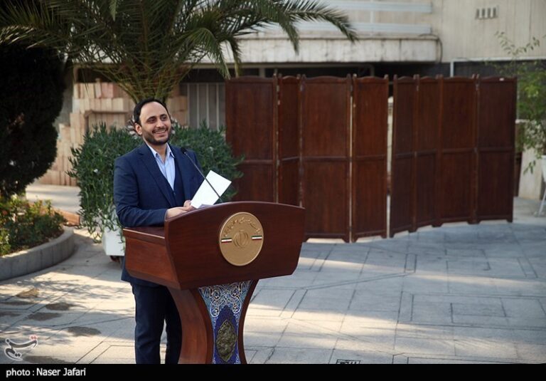 بهادریجهرمی: سیاست دولت برای رفع ناترازی بنزین، غیرقیمتی است/ بودجهی ناتراز قابلیت اجرا ندارد