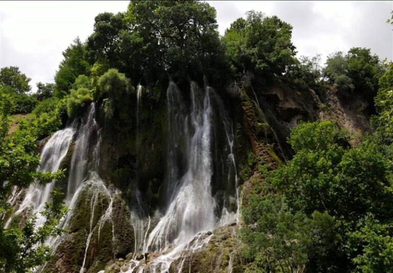 آبشار رؤیایی بیشه در لرستان+ فیلم