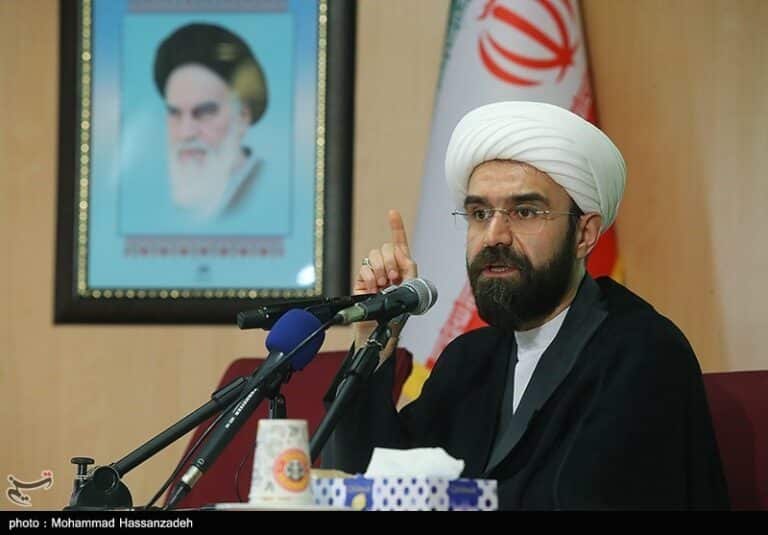 اشراقی: ملاک اندیشههای امام، رهبر انقلاب هستند