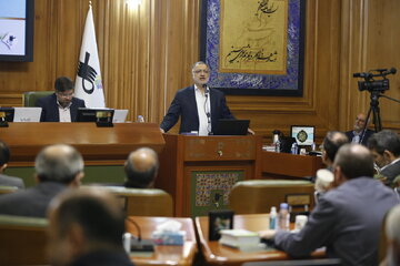 تنش در جلسه شورای شهر تهران؛ ترک جلسه برخی اعضا موقع سخنرانی زاکانی