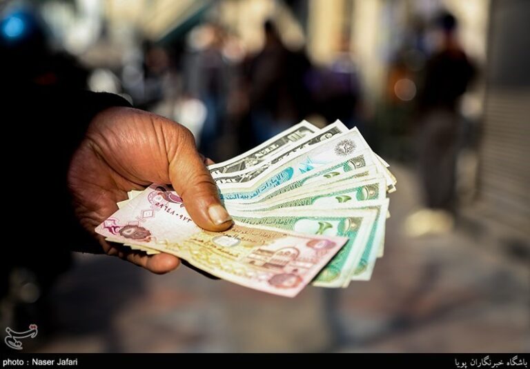 تکاپوی کانالهای تلگرامی برای توقف ریزش ارز/ دلار باز هم ریخت