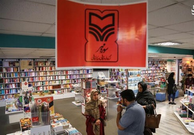 دست پر سوره مهر در نمایشگاه کتاب