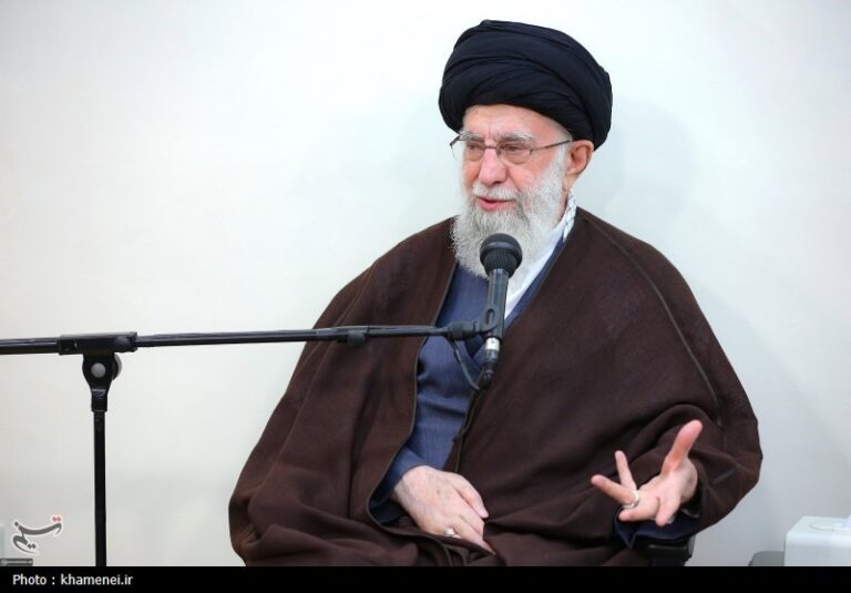 سرودهای که رهبر انقلاب در آستانه عملیات «وعده صادق» خواندند