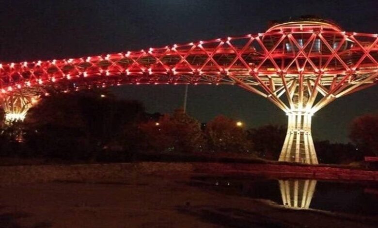 پل طبیعت قرمز می‌شود