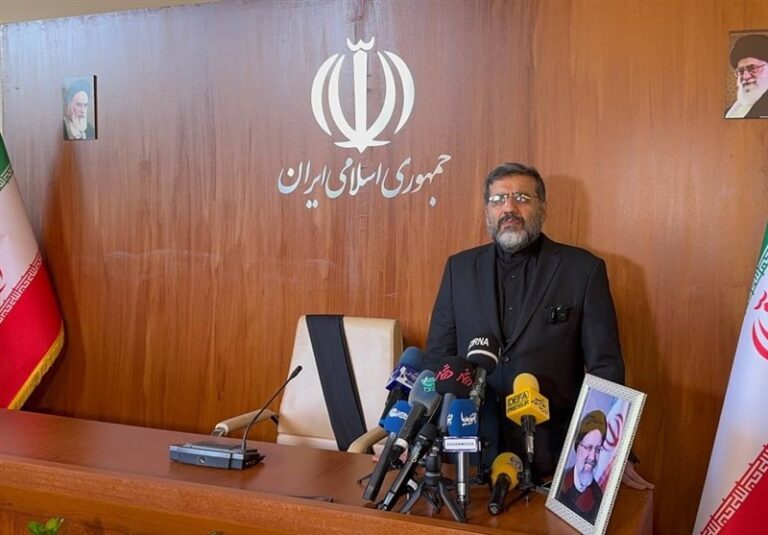 امروز رئیسی شهید دستش برای گرهگشایی از مشکلات ما بازتر است
