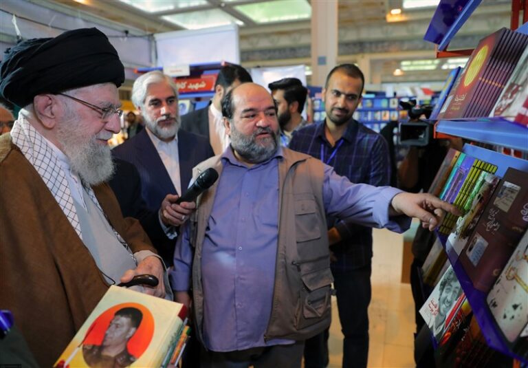 بازدید امام خامنهای از نمایشگاه بینالمللی کتاب