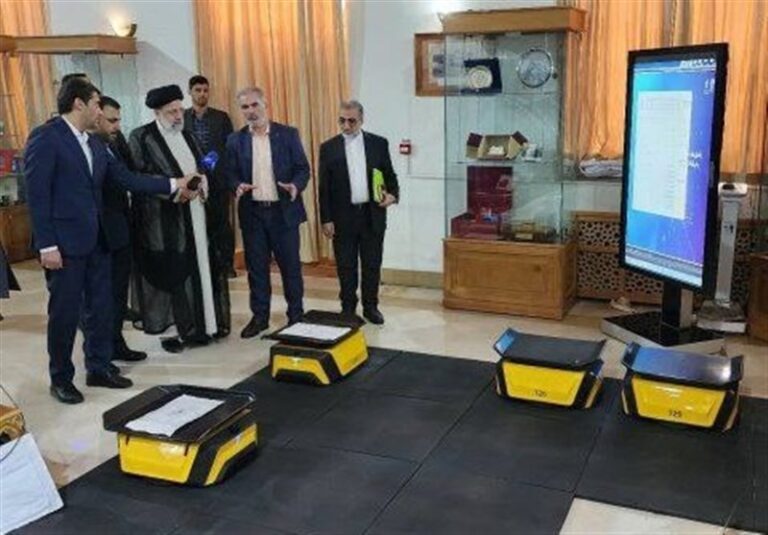 بازدید رئیسی از وزارت ارتباطات/افتتاح ۷ پروژه زیرساختی