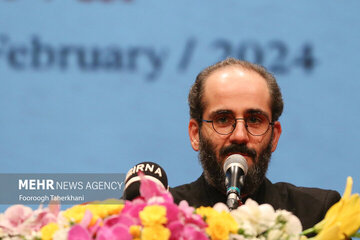 برنامه دولت برای تقویت سرود/ انتقاد از مجموعههایی که نیامدند