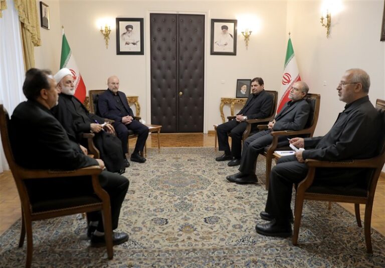تأکید سران قوا بر ضرورت تداوم گفتمان مردممحور شهید رئیسی