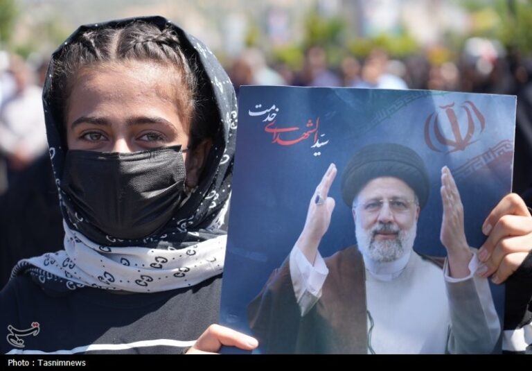 تهران در عزای “شهید خدمت” یکپارچه سیاه شد