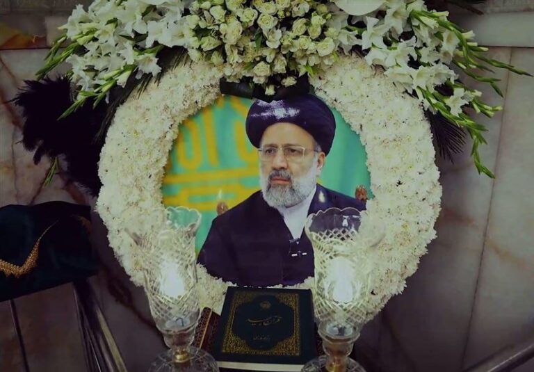 “رئیسی” در آغوش امام رضا (ع) آرام گرفت/ آسمان هم گریست