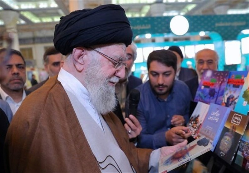 رونمایی از تقریظ رهبر انقلاب بر کتاب «دختر قالیباف»