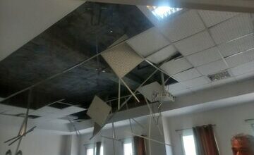 سقف کلاس این دانشگاه روی سر دانشجویان خراب شد/ عکس