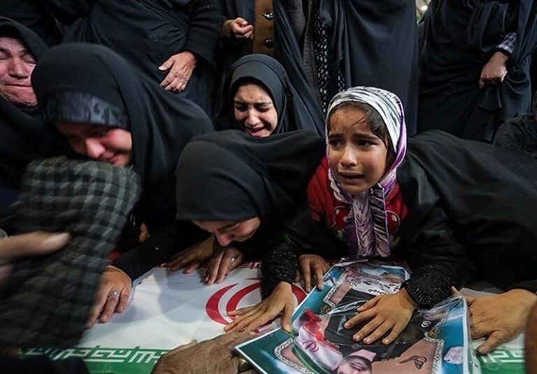شهدای حادثه تروریستی خاش ـ زاهدان از آمریکا شکایت میکنند