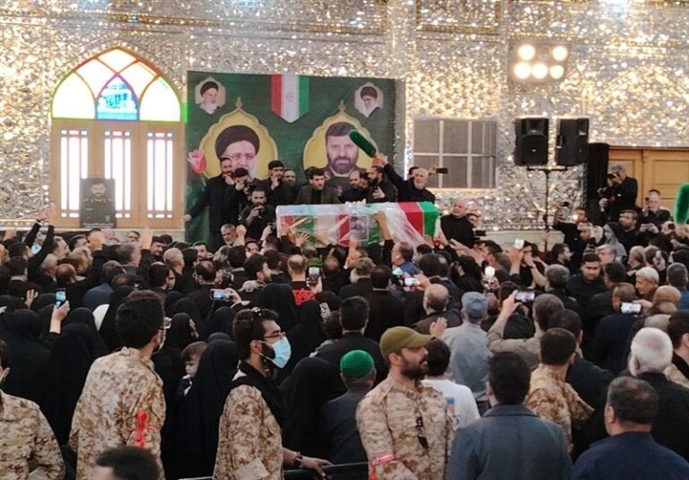 شکوه حضور شهرری/پیکر شهید موسوی در حرم عبدالعظیم آرام گرفت