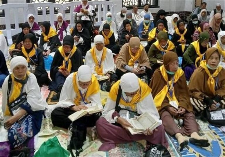 صیقل روح با قرآن، پشت مقام حضرت ابراهیم(ع) + تصاویر