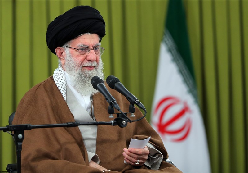 عکسی جدید از رهبر معظم انقلاب در کتابخانه شخصیشان